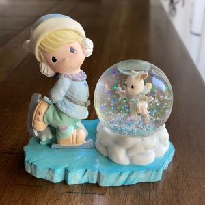 Precious Moments 1999 snow globe figurine NIB